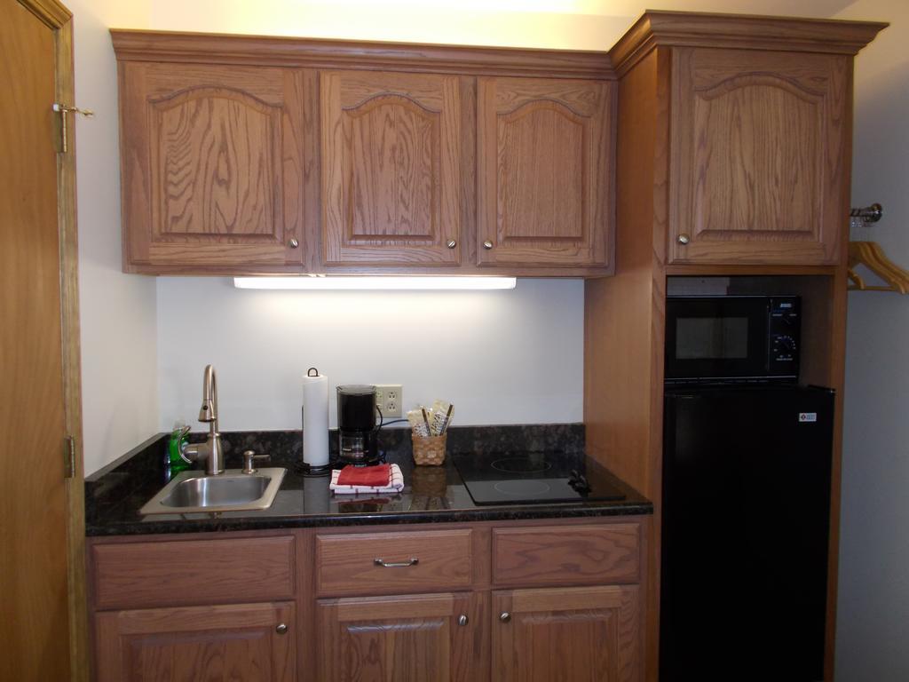 Shepherd Mountain Inn & Suites Pilot Knob Bilik gambar