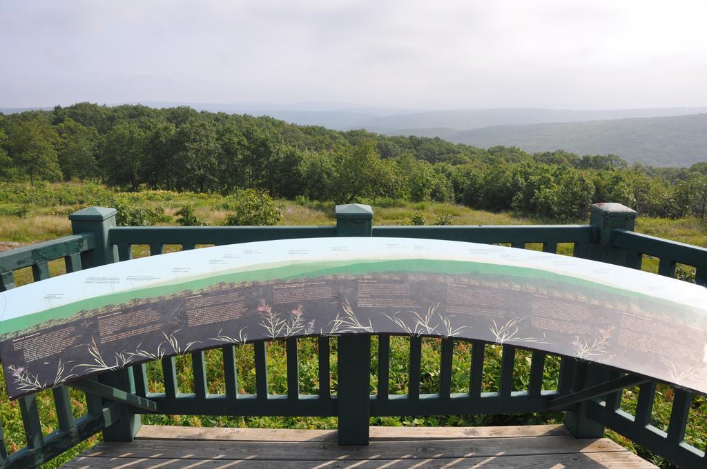 Shepherd Mountain Inn & Suites Pilot Knob Bilik gambar