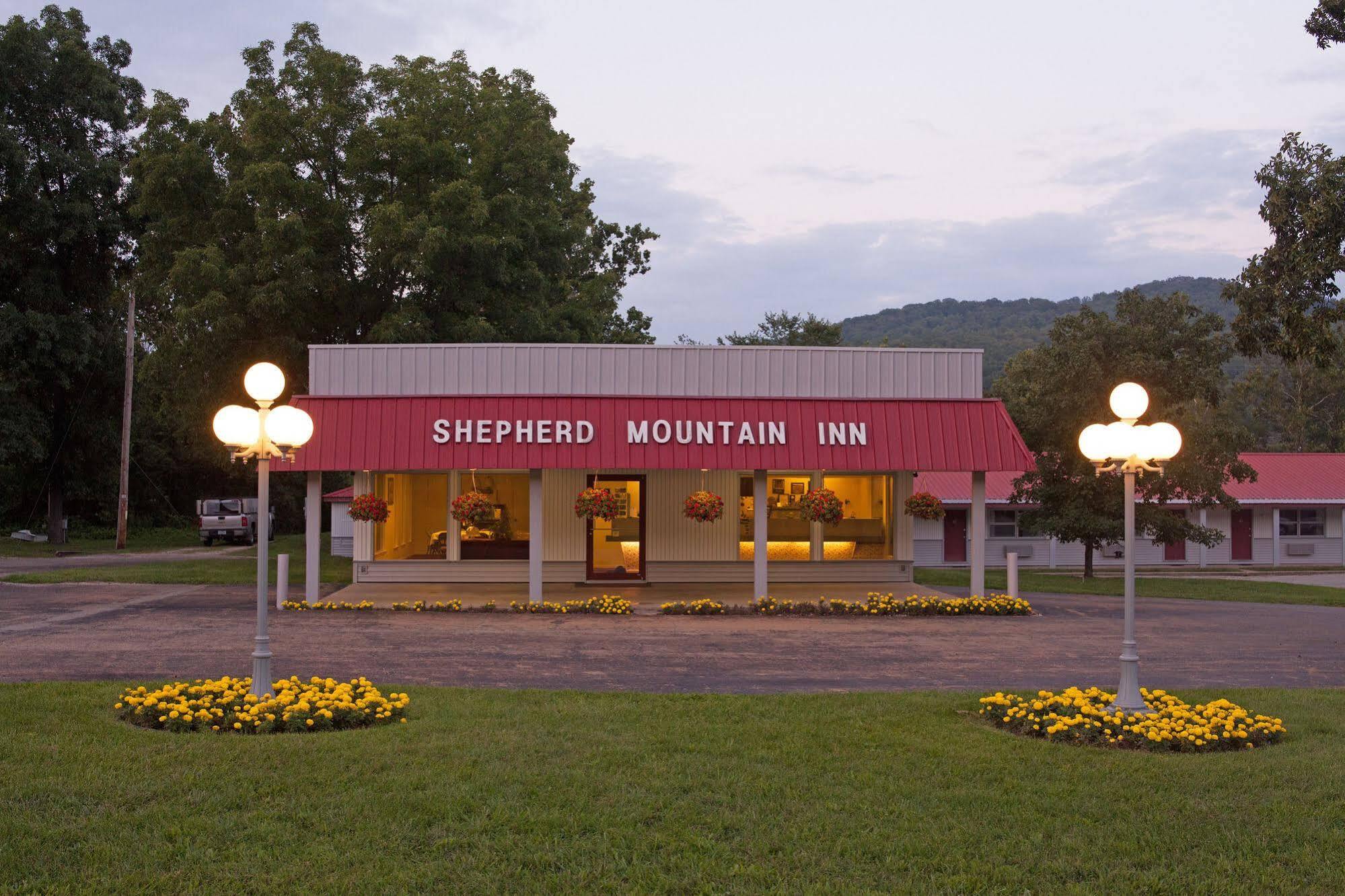 Shepherd Mountain Inn & Suites Pilot Knob Luaran gambar