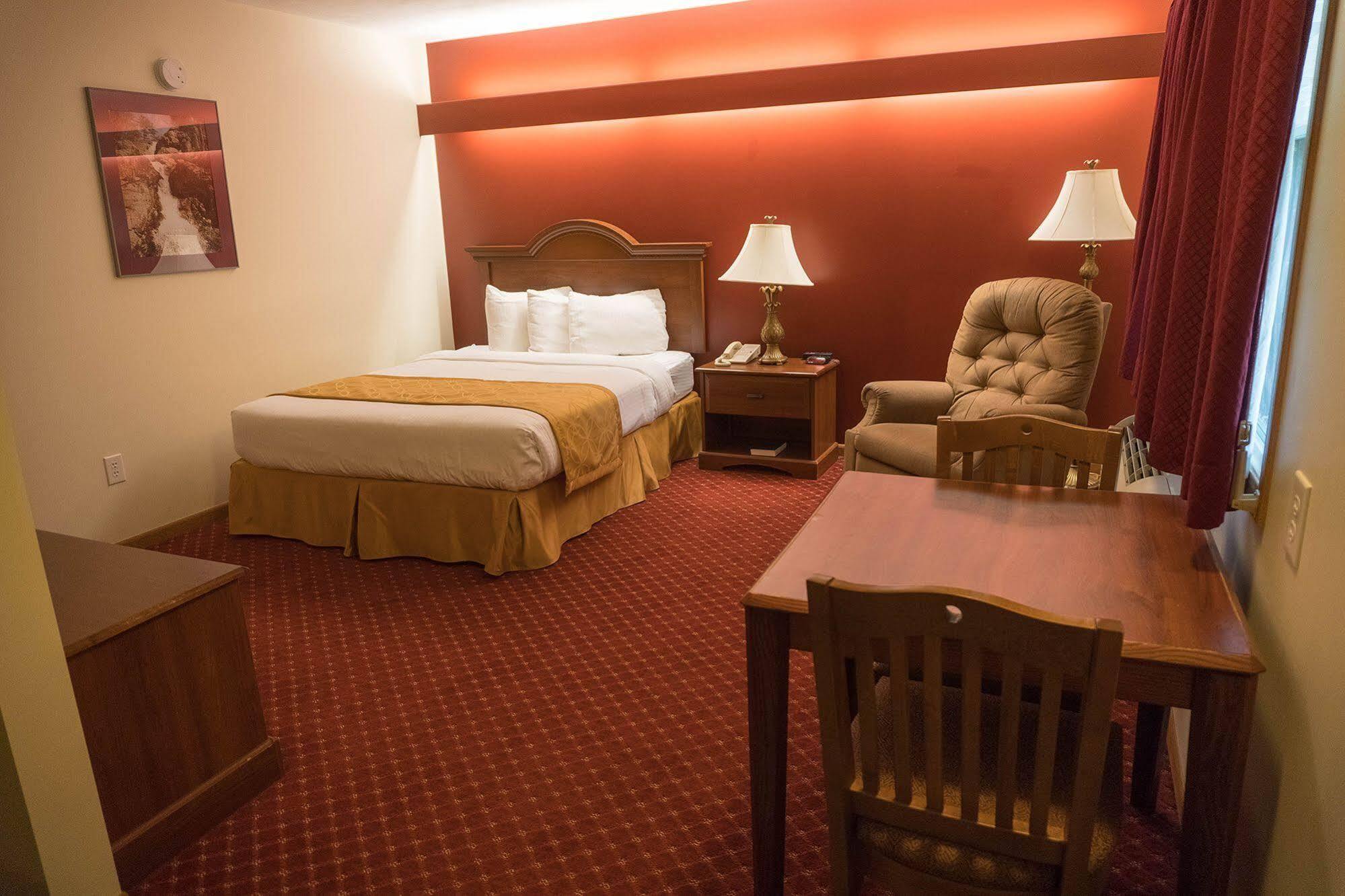 Shepherd Mountain Inn & Suites Pilot Knob Luaran gambar