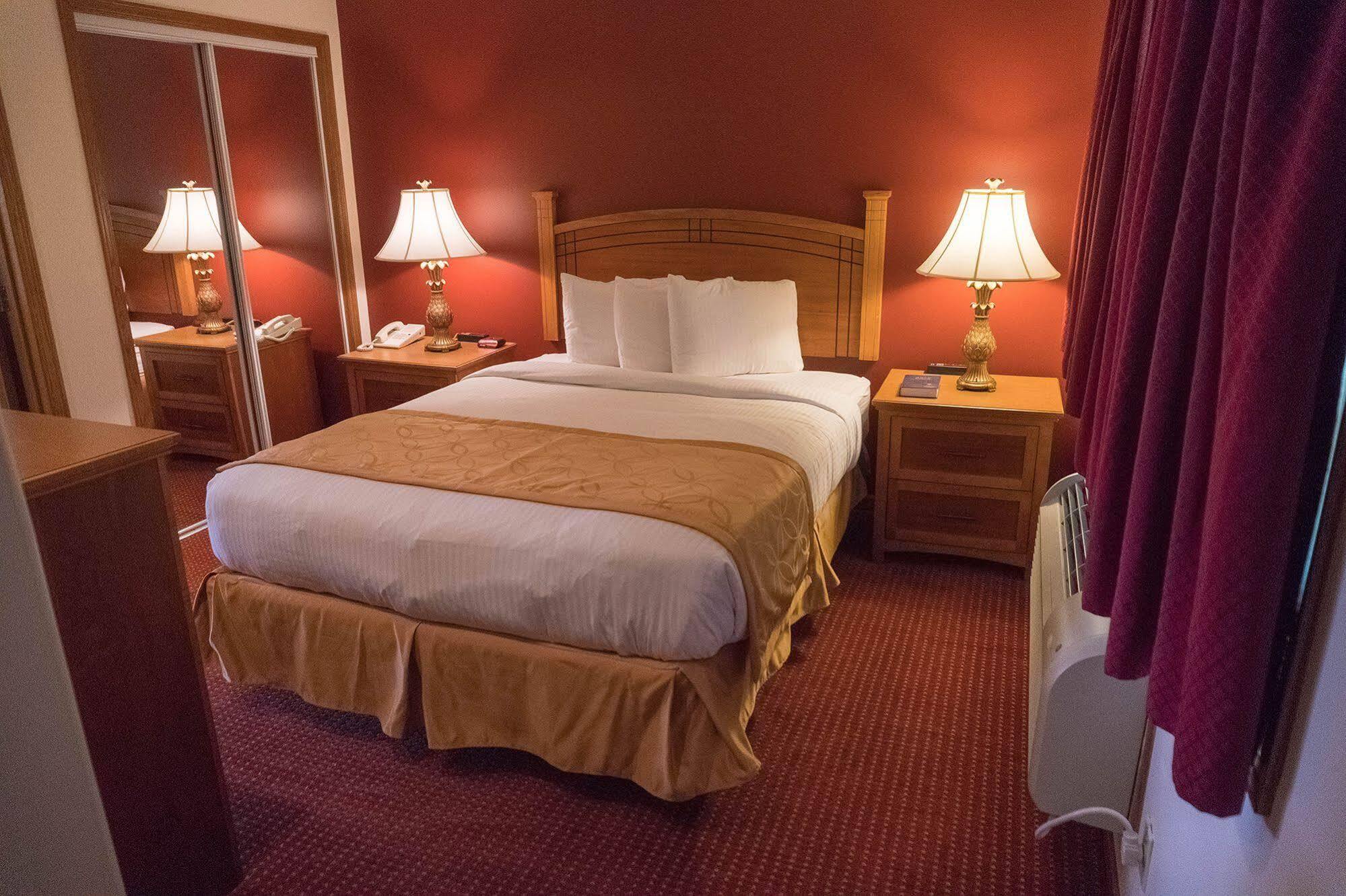 Shepherd Mountain Inn & Suites Pilot Knob Luaran gambar